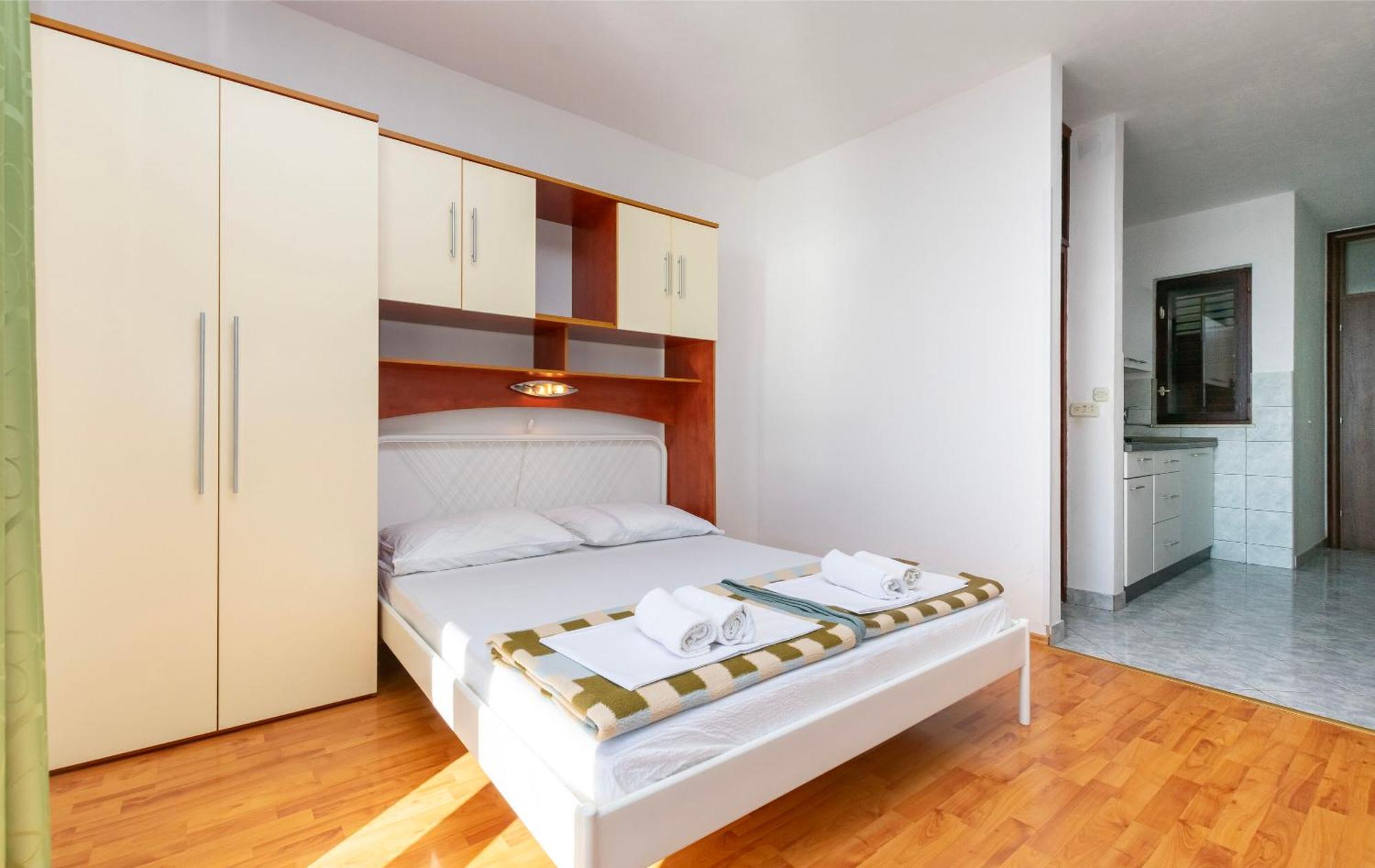 Apartments Ivo - Sea View; 皮萨克 外观 照片