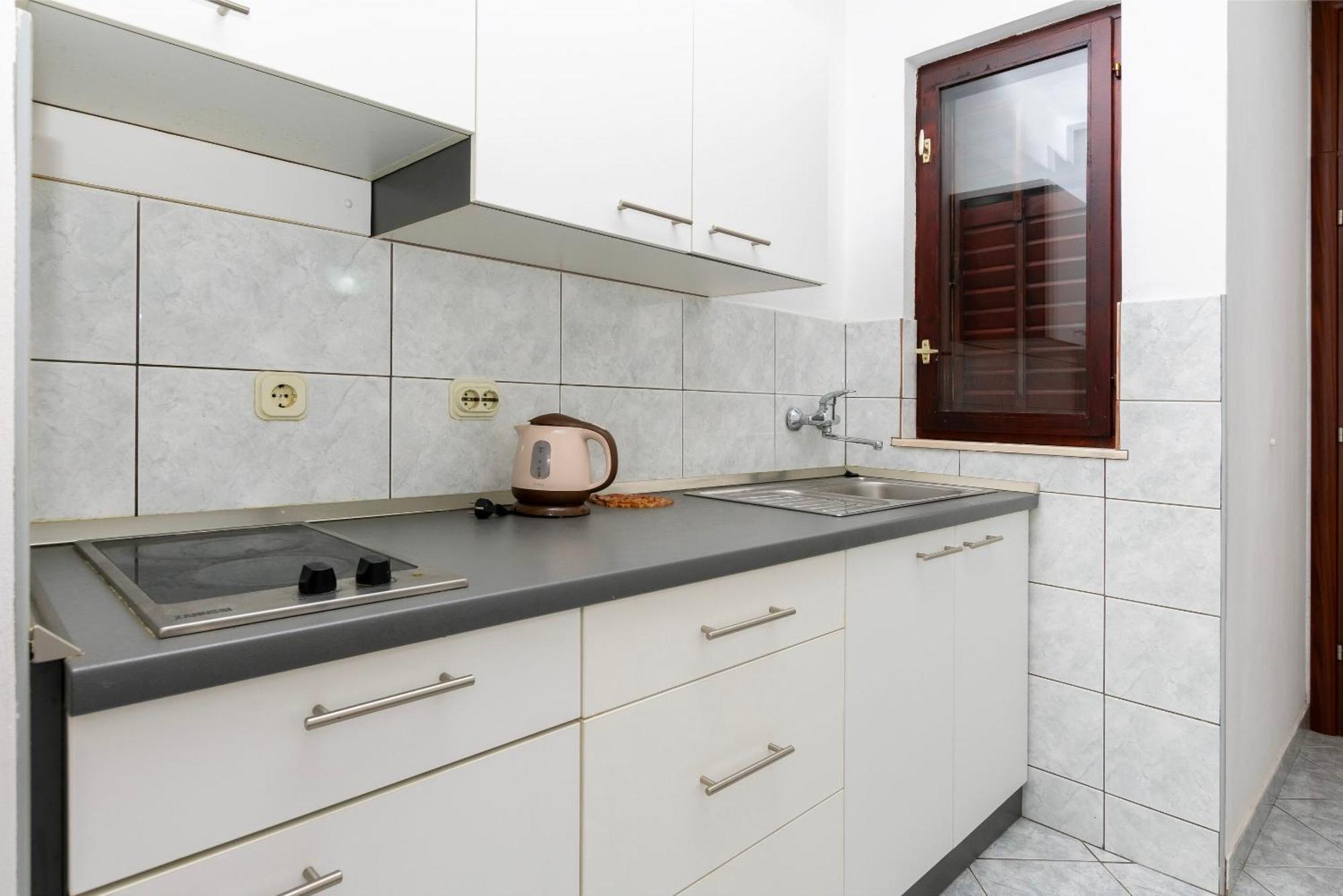 Apartments Ivo - Sea View; 皮萨克 外观 照片