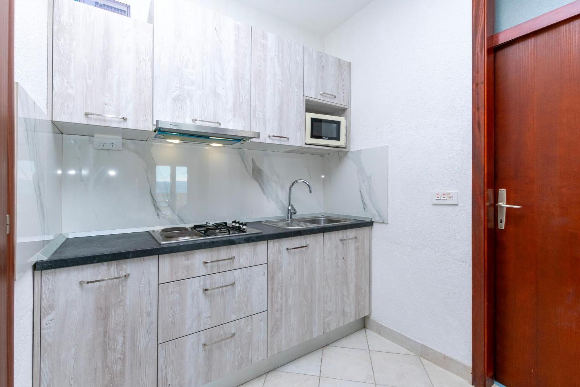 Apartments Ivo - Sea View; 皮萨克 外观 照片